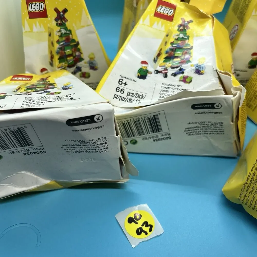 Lego 5004934 6194782 Christmas Tree Ornament Minifigures 66 pc  New damaged box